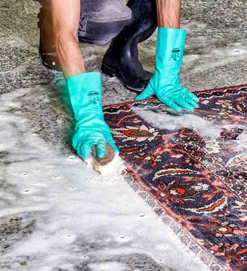 L’Atelier d’Édouard : Spécialistes en nettoyage, restauration de tapis, achat et vente de tapis depuis deux générations dans toute la France.  Nettoyage de tapis, ravivement des couleurs ... dans toute la France. Artisanat et Savoir-Faire au Service de Vos Tapis : Nettoyage de tapis : dépoussiérage en profondeur, fixation des couleurs des tapis anciens, nettoyage artisanal à la main, désinfection naturelle, séchage contrôlé, inspection finale du tapis. Restauration et réparation de tapis : Réparation des lisières, restauration des franges, traitement des trames. Traitement anti-insectes de vos tapis . Intervention dans toute la France