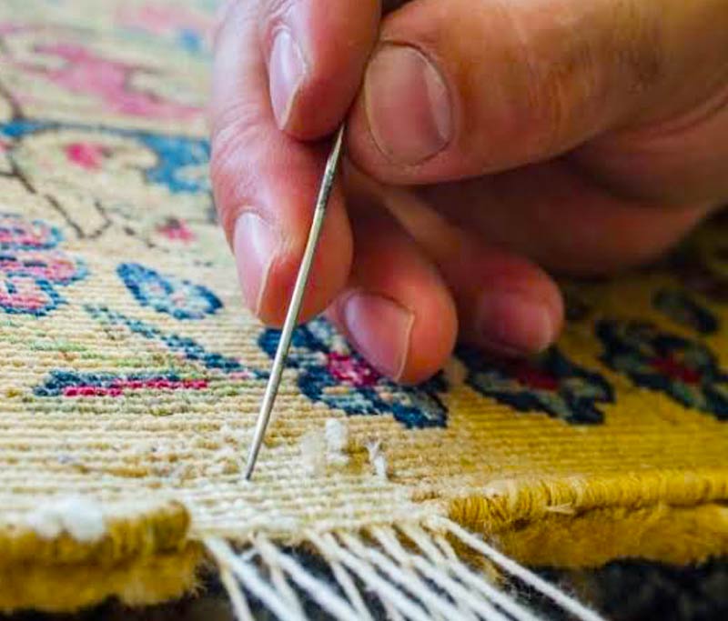 L’Atelier d’Édouard : Spécialistes en nettoyage, restauration de tapis, achat et vente de tapis depuis deux générations dans toute la France.  Nettoyage de tapis, ravivement des couleurs ... dans toute la France. Artisanat et Savoir-Faire au Service de Vos Tapis : Nettoyage de tapis : dépoussiérage en profondeur, fixation des couleurs des tapis anciens, nettoyage artisanal à la main, désinfection naturelle, séchage contrôlé, inspection finale du tapis. Restauration et réparation de tapis : Réparation des lisières, restauration des franges, traitement des trames. Traitement anti-insectes de vos tapis . Intervention dans toute la France
