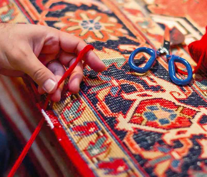 L’Atelier d’Édouard : Spécialistes en nettoyage, restauration de tapis, achat et vente de tapis depuis deux générations dans toute la France.  Nettoyage de tapis, ravivement des couleurs ... dans toute la France. Artisanat et Savoir-Faire au Service de Vos Tapis : Nettoyage de tapis : dépoussiérage en profondeur, fixation des couleurs des tapis anciens, nettoyage artisanal à la main, désinfection naturelle, séchage contrôlé, inspection finale du tapis. Restauration et réparation de tapis : Réparation des lisières, restauration des franges, traitement des trames. Traitement anti-insectes de vos tapis . Intervention dans toute la France