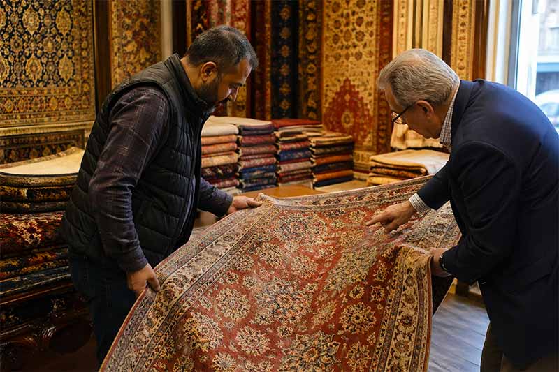 L’Atelier d’Édouard : Spécialistes en nettoyage, restauration de tapis, achat et vente de tapis depuis deux générations dans toute la France.  Nettoyage de tapis, ravivement des couleurs ... dans toute la France. Artisanat et Savoir-Faire au Service de Vos Tapis : Nettoyage de tapis : dépoussiérage en profondeur, fixation des couleurs des tapis anciens, nettoyage artisanal à la main, désinfection naturelle, séchage contrôlé, inspection finale du tapis. Restauration et réparation de tapis : Réparation des lisières, restauration des franges, traitement des trames. Traitement anti-insectes de vos tapis . Intervention dans toute la France